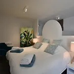 Luxury In With Jacuzzi וילה