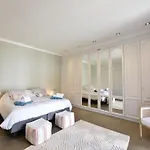 Luxury In With Jacuzzi *