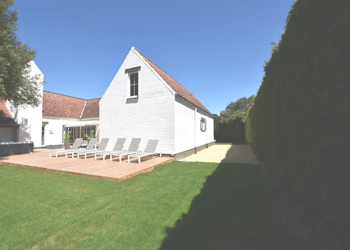 Luxury In With Jacuzzi Sint-Idesbald