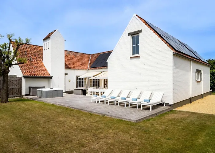 Luxury In With Jacuzzi